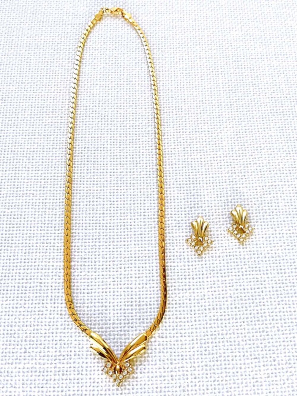 Gold-plated herringbone/snake chain necklace stud earrings rhinestone accents 9"